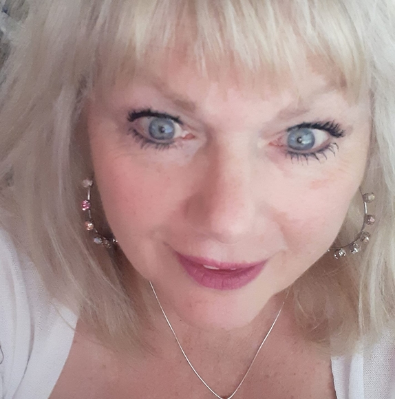 Meet your Posher, Deanna - Picture 1 of 1